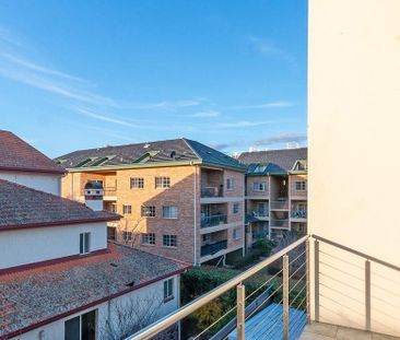 Unique Lofted Braddon Apartment - Photo 4