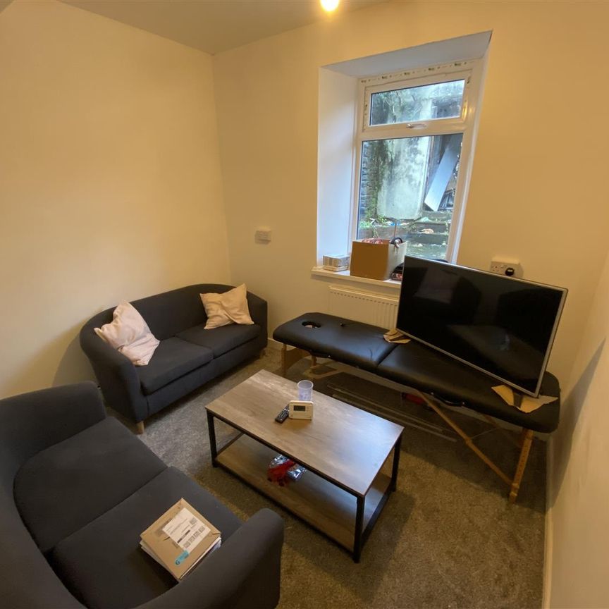 Room For Rent Cardiff Road, Pontypridd - Photo 1