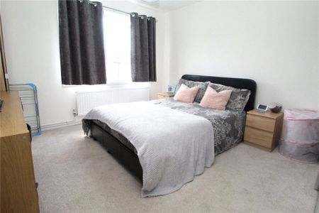 2 bed Flat for rent - Photo 4