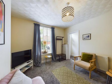 2 bedroom end of terrace house to rent - Photo 3