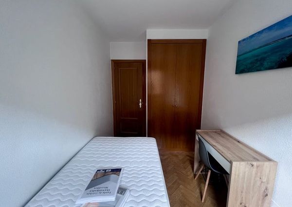 Calle Ladera de los Almendros, Madrid, Community of Madrid 28032