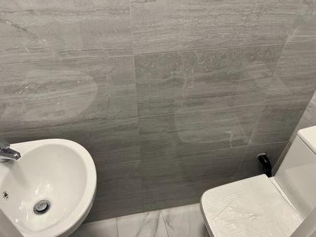 Room in a Shared Flat, Chiswick High Road, W4 - Photo 5