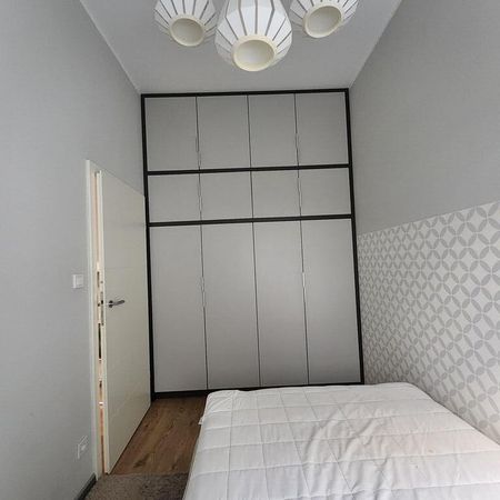 Komfortowe 2 pokoje w centrum z windą i piwnicą. - Photo 4