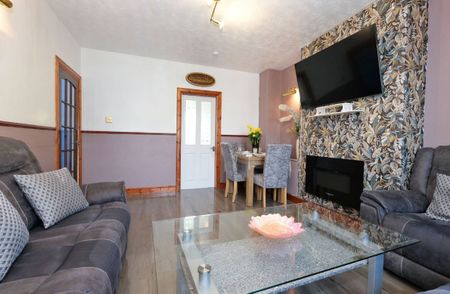 3 Bed Flat, North Anderson Drive, AB16 - Photo 2