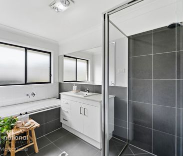 SPACIOUS FAMILY HOME WITH ALFRESCO ENTERTAINING - Photo 6