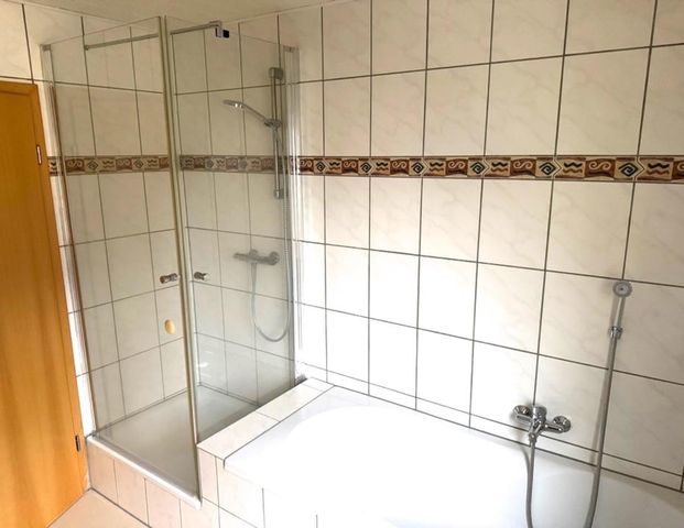 Schöne Zweizimmerwohnung in einem Dreifamilienhaus - Photo 1