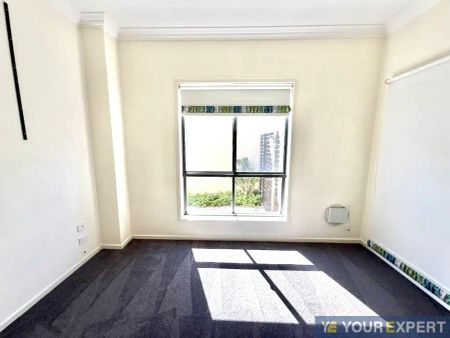 “A Modern Sanctuary with Solar Power in Beautiful Affinity Estate” - Photo 5