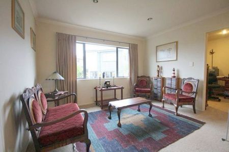 Private 4 Bedroom House - Photo 2