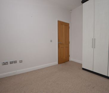 1 Bedroom FIrst Floor Flat - Photo 2