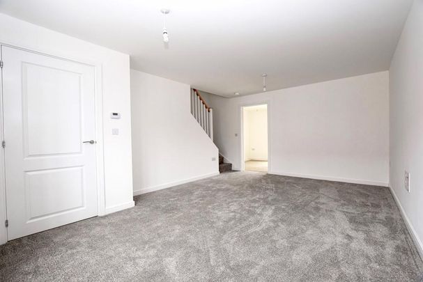 3 bedroom semi-detached house to rent - Photo 1