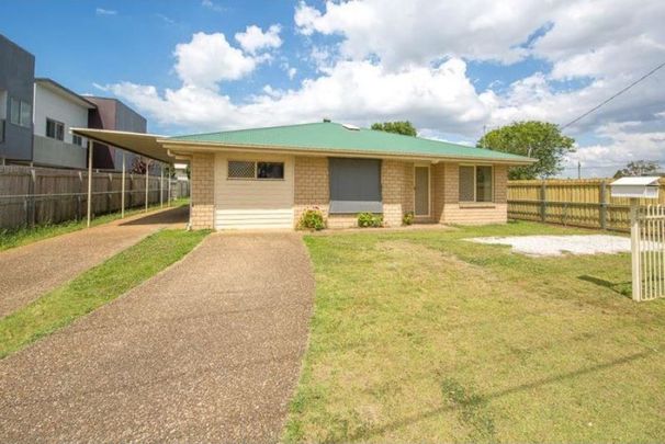 Large Lowset Neat & Tidy Brick Home - Photo 1