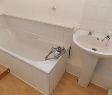 3 bedroom House To Let - Photo 3