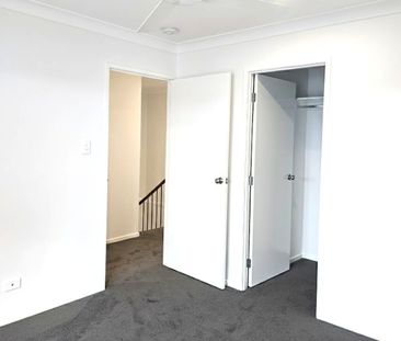 3 BEDROOM 2 BATHROOM TOWNHOUSE - FULLY DUCTED AIR CON - Photo 4