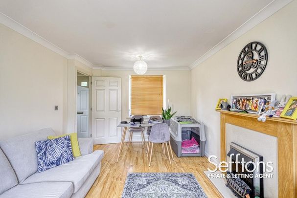 3 bedroom semi-detached house to rent - Photo 1