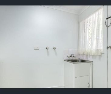 $600 per week / $2,400 Bond - Photo 6