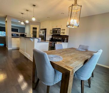 Family Living In Evanston – Steps From Schools, Parks & Shopping - Photo 3