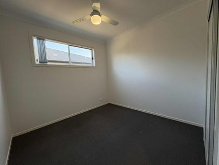 Modern Unit in Sought After Suburb - Photo 4