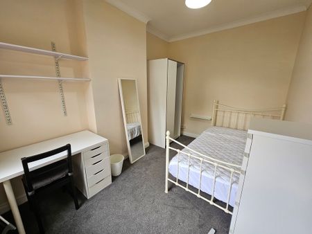 4 Bed Student Accommodation - Photo 3