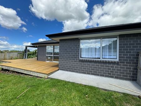 Newish modern home in quiet Cul-de-sac - Photo 4