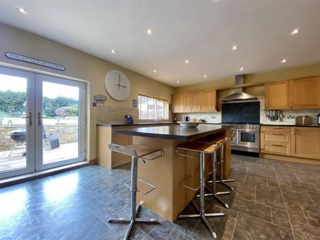 4 bedroom detached house to rent - Photo 2