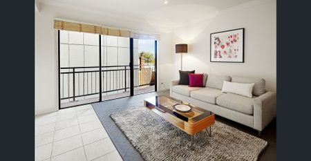 STYLISH APARTMENT IN A PRIME LOCATION - Photo 2