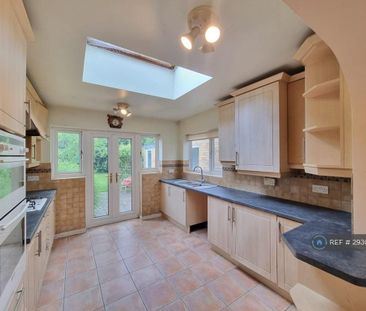 3 bedroom semi-detached house to rent - Photo 2