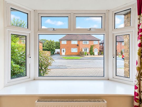 3 bedroom link detached house to let - Photo 1