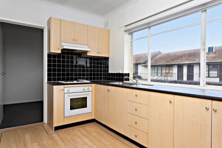 Homely abode in the heart of St Kilda - Photo 4