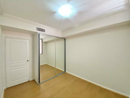 Spacious 2 Bedroom Apartment! - Photo 2