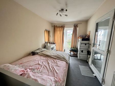 4 bed semi-detached house to rent in Ruislip Road East, Greater London, W13 - Photo 4