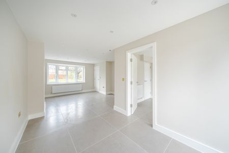 4 bedroom semi-detached house to rent - Photo 2