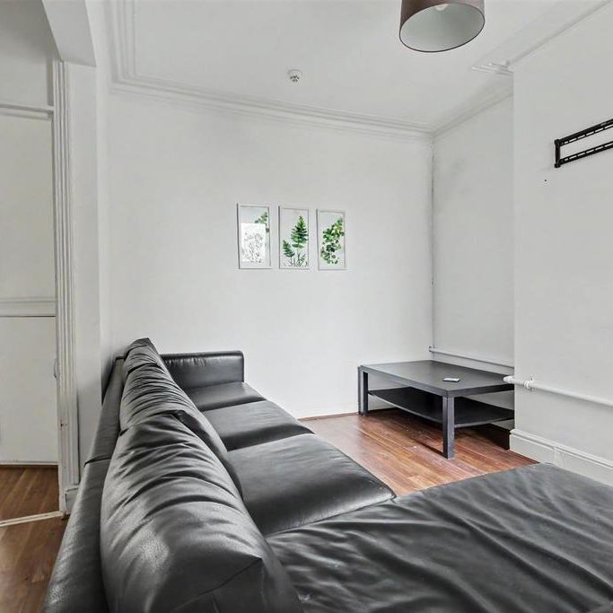 Semi detached house to rent - Photo 1