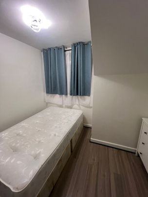 Room in a Shared House, The Limes Avenue, N11 - Photo 1