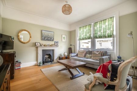 4 bedroom flat to rent - Photo 2