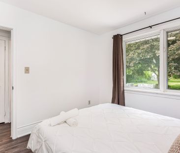 For Lease - 411 Maplehurst Avenue, Oakville, Ontario - Photo 6