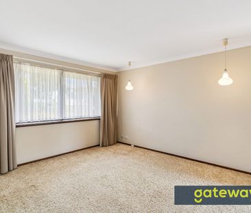 Charming 3 Bedroom Home in a Prime Leeming Location! - Photo 2