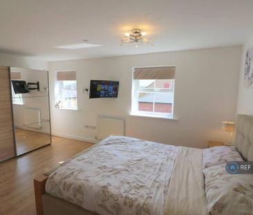 4 bedroom semi-detached house to rent - Photo 6