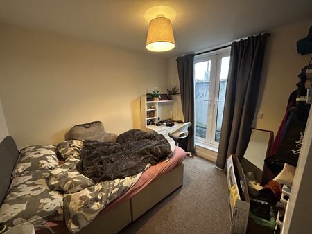 6 Bed Flat, Bond Street, BS1 - Photo 4