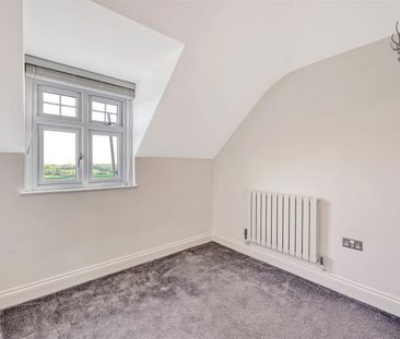 4 Bedroom House - Semi-Detached - Photo 4