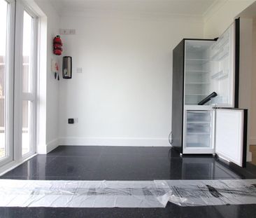 Weymouth Road, Hayes - Photo 2