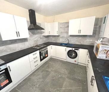 1 bedroom in a house share to rent - Photo 4