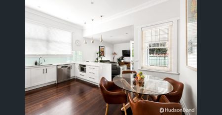 Gorgeous Californian Bungalow. - Photo 4