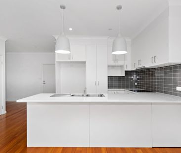 Convenient corrimal location - Photo 2