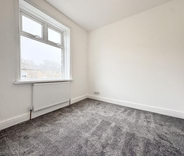 4 bedroom end of terrace house to rent - Photo 5