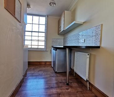 1 Bed Flat, Chatham Street, RG1 - Photo 2