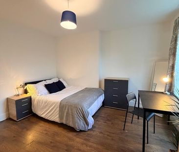 Room in a Shared House, Netherby House, SW8 - Photo 4