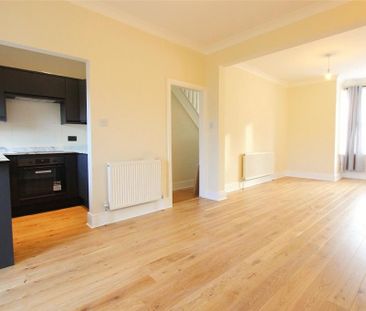 2 bedroom semi-detached house to rent - Photo 3