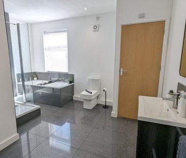 Meadow Lane, Nottingham, NG2 - Photo 4