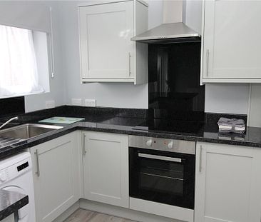 3 bed terraced house to let in Hornchurch - Photo 3