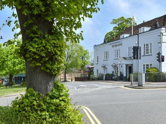 2 King Georges Walk, 5 High Street, Esher, Surrey, KT10 - Photo 1